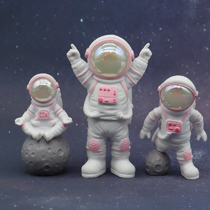 3Pc Astronaut Decor Action Figures and Moon Home Decor Resin Astronaut Statue Room Office Desktop Decoration Presents Boy Gift