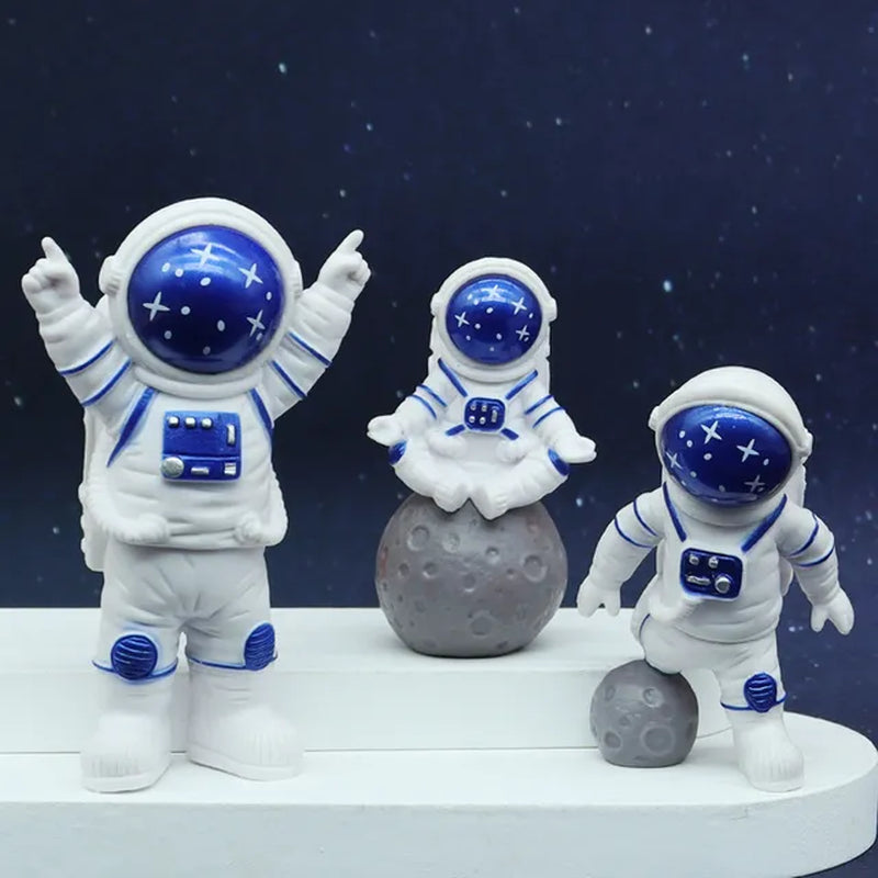 3Pc Astronaut Decor Action Figures and Moon Home Decor Resin Astronaut Statue Room Office Desktop Decoration Presents Boy Gift